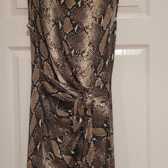 Diane Von Furstenberg faux wrap dress. 100% silk size 10 - Picture 3 of 9